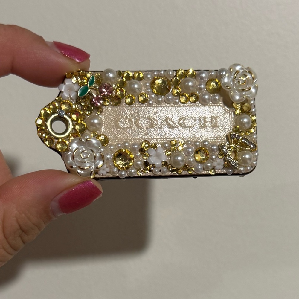 Coach Cream Hangtag Decorated Gold White Pearl